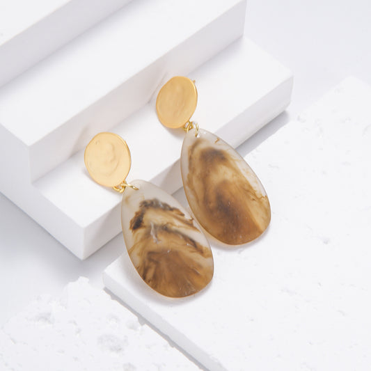 Elegant golden amber pendant earrings