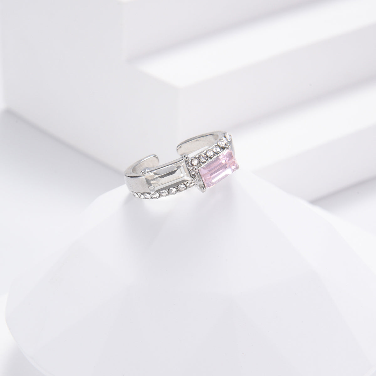 Classy ring with two shimmering rectangular gemstones