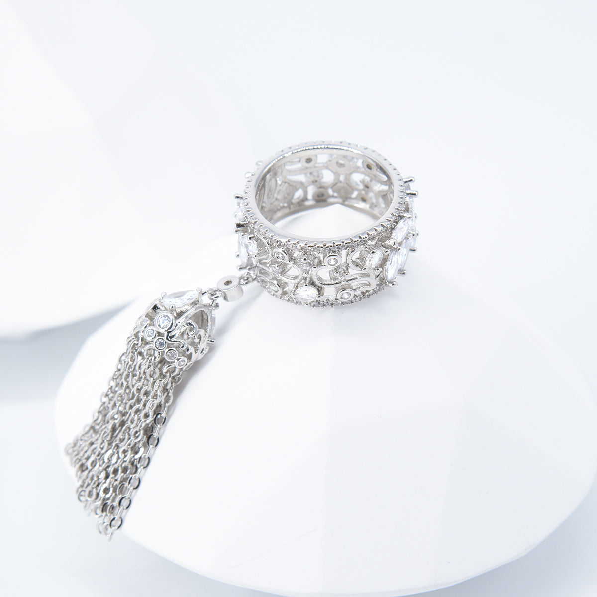 Elegant ring with long pendant