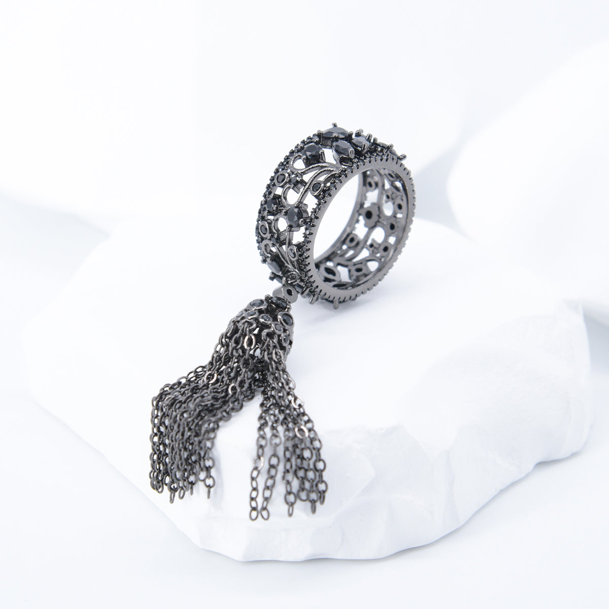 Elegant ring with long pendant