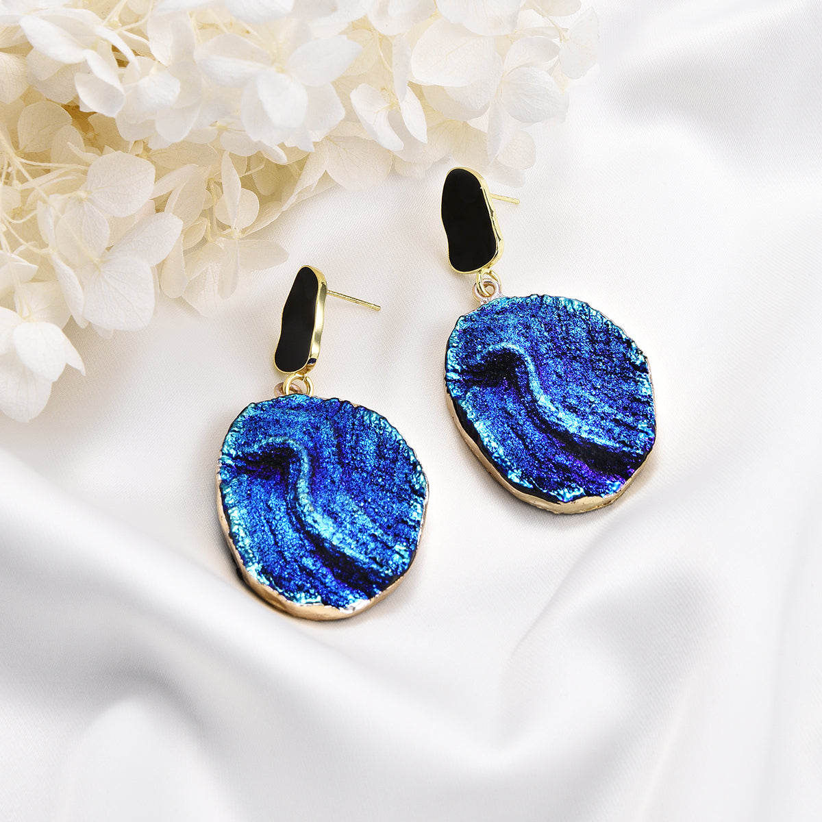 Elegant blue asteroid shaped earrings