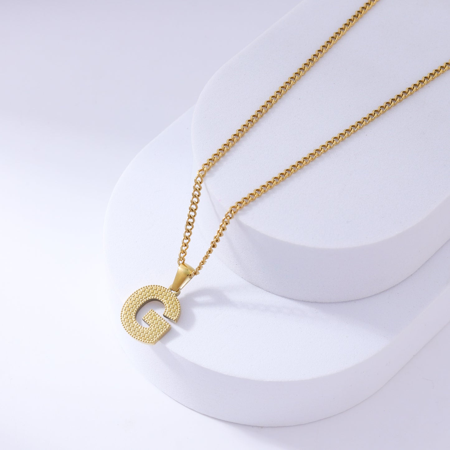 Golden Letter Necklaces: Chic and Personalized, a Timeless Accessory