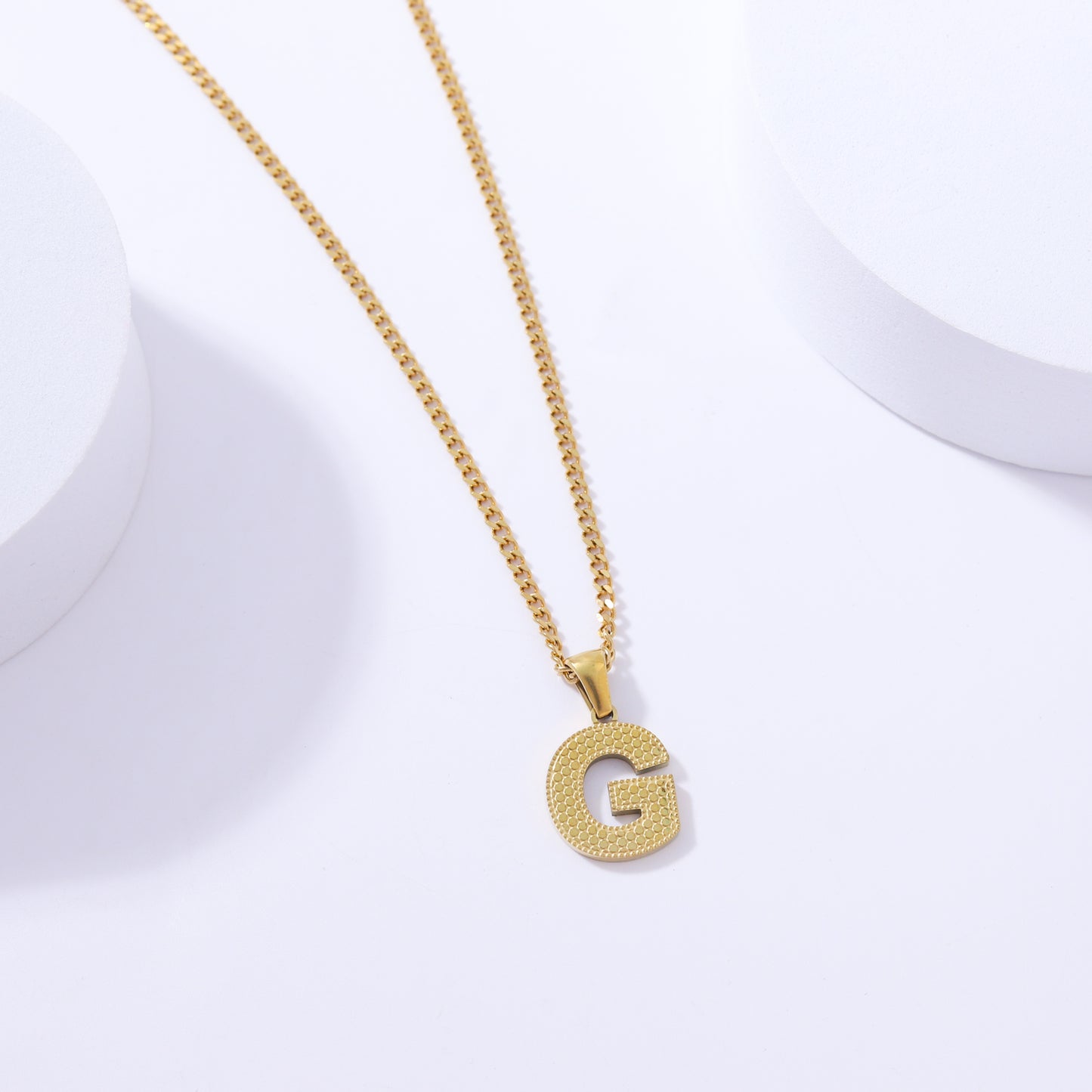 Golden Letter Necklaces: Chic and Personalized, a Timeless Accessory